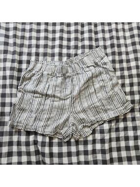 Time and Tru white and black cotton linen striped shorts